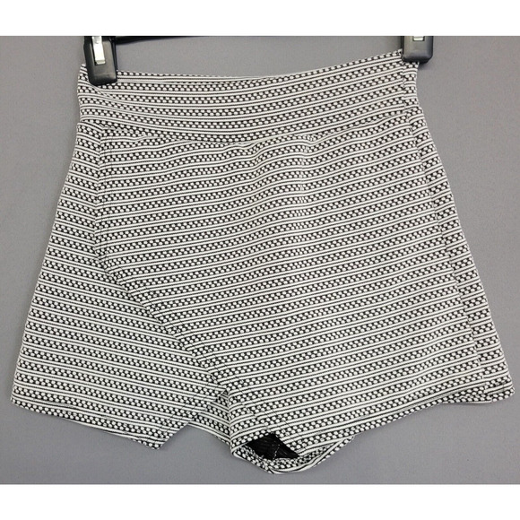 Boo Hoo Wrap Skorts Womens 1 Black White Striped Abstract Pull-On Stretches - Picture 1 of 13